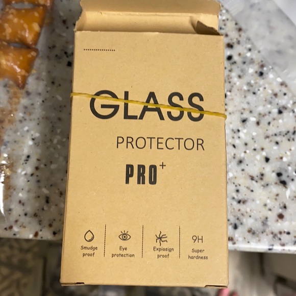 Apple Watch screen protectors (3) - Picture 1 of 3